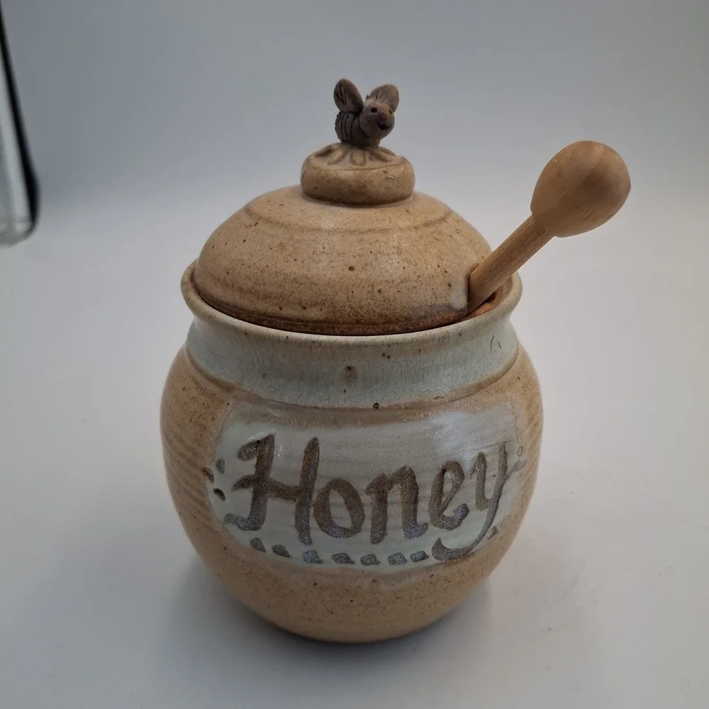 Vintage Linda Wieck 1985 Ceramic Honey Pot Jar Lid Dipper Bee Figurine Stoneware